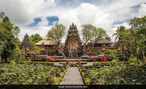 German Tourist Who Stripped Naked At Bali Temple。